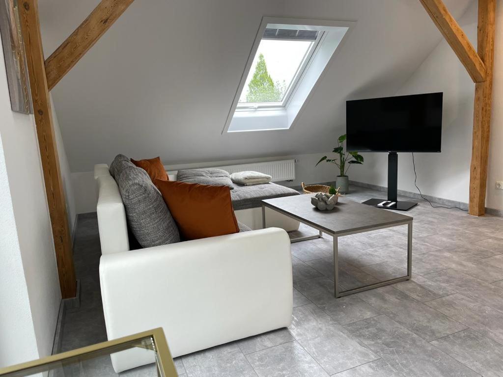 Wen Koenigsberger,Ruhige Dg-Wohnung In Weiden,2 Schlafzimmer,Parkplatz, Zentral! Weiden in der Oberpfalz Exterior foto