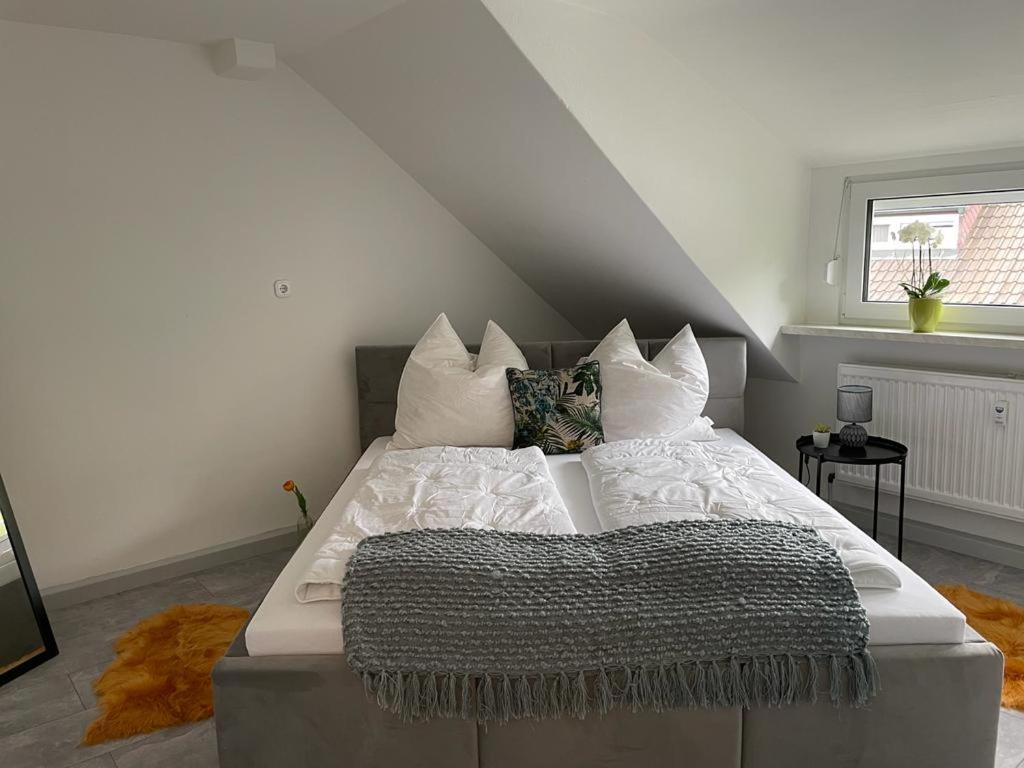Wen Koenigsberger,Ruhige Dg-Wohnung In Weiden,2 Schlafzimmer,Parkplatz, Zentral! Weiden in der Oberpfalz Exterior foto
