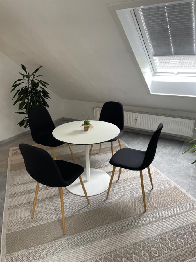 Wen Koenigsberger,Ruhige Dg-Wohnung In Weiden,2 Schlafzimmer,Parkplatz, Zentral! Weiden in der Oberpfalz Exterior foto